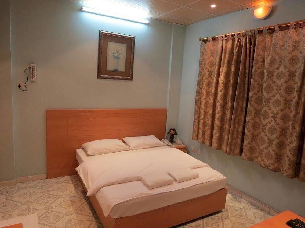 Sama Hotel Σάρτζα Εξωτερικό φωτογραφία